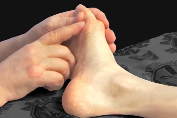 Массаж при вальгусной деформации стопы